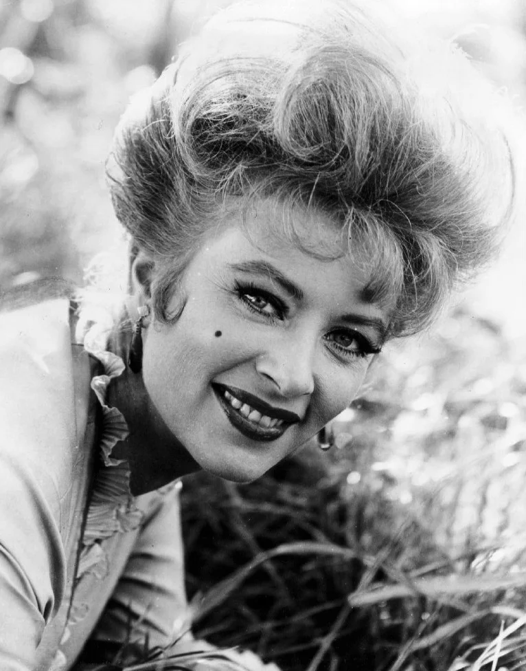 Amanda Blake portrait