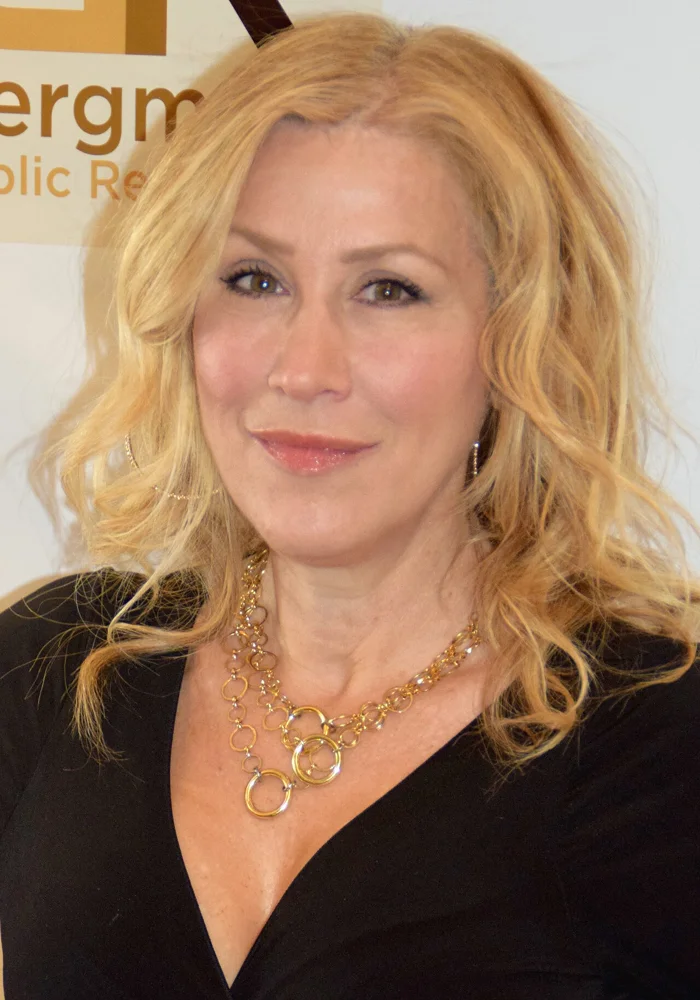 Lisa Ann Walter portrait