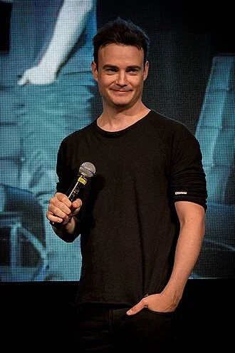 Robin Dunne portrait