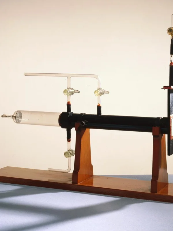 Electron Diffraction Camera