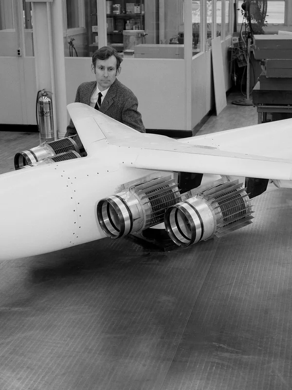 Jet Engine Thrust Reverser